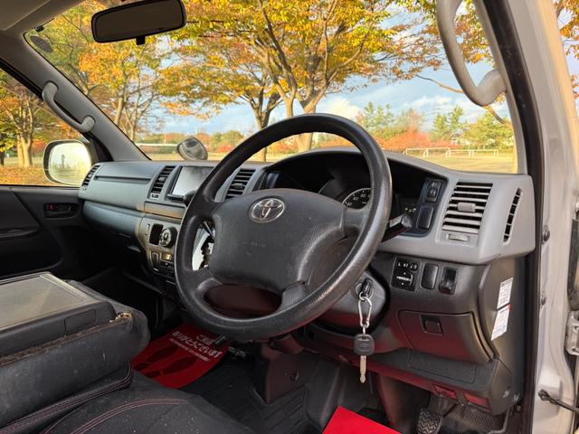 ハイエースバン ロングＤＸ　ＧＬパッケージ　４ＷＤ　ディーゼルターボ　ＡＴ　６人乗り　５ドア　キーレス　　電格ミラー　パワーヒート　ＴＶ　ＳＤナビ　バックカメラ　Ｂｌｕｅｔｏｏｔｈ　ＥＴＣ　アルミホイール　車検Ｒ８年５月　盗難防止装置　ＡＢＳ（44枚目）