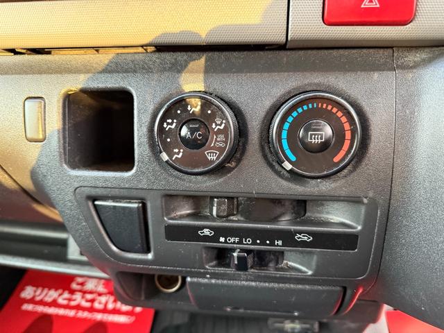 ハイエースバン ロングＤＸ　ＧＬパッケージ　４ＷＤ　ディーゼルターボ　ＡＴ　６人乗り　５ドア　キーレス　　電格ミラー　パワーヒート　ＴＶ　ＳＤナビ　バックカメラ　Ｂｌｕｅｔｏｏｔｈ　ＥＴＣ　アルミホイール　車検Ｒ８年５月　盗難防止装置　ＡＢＳ（51枚目）