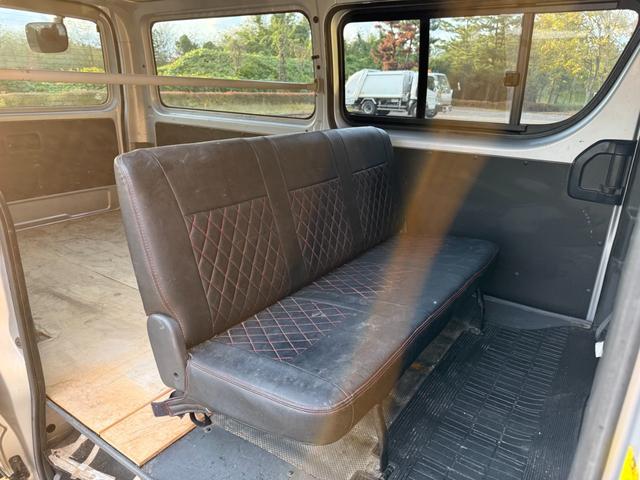 ハイエースバン ロングＤＸ　ＧＬパッケージ　４ＷＤ　ディーゼルターボ　ＡＴ　６人乗り　５ドア　キーレス　　電格ミラー　パワーヒート　ＴＶ　ＳＤナビ　バックカメラ　Ｂｌｕｅｔｏｏｔｈ　ＥＴＣ　アルミホイール　車検Ｒ８年５月　盗難防止装置　ＡＢＳ（63枚目）