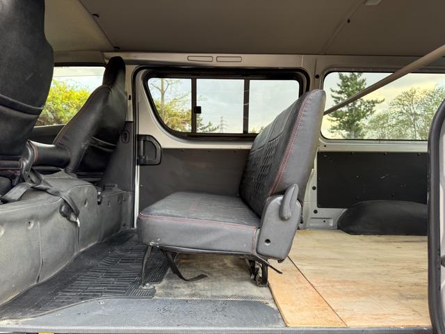 ハイエースバン ロングＤＸ　ＧＬパッケージ　４ＷＤ　ディーゼルターボ　ＡＴ　６人乗り　５ドア　キーレス　　電格ミラー　パワーヒート　ＴＶ　ＳＤナビ　バックカメラ　Ｂｌｕｅｔｏｏｔｈ　ＥＴＣ　アルミホイール　車検Ｒ８年５月　盗難防止装置　ＡＢＳ（68枚目）