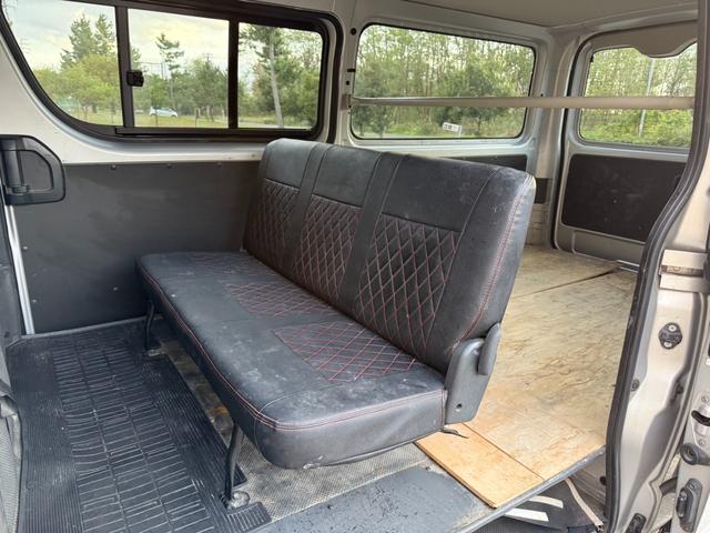 ハイエースバン ロングＤＸ　ＧＬパッケージ　４ＷＤ　ディーゼルターボ　ＡＴ　６人乗り　５ドア　キーレス　　電格ミラー　パワーヒート　ＴＶ　ＳＤナビ　バックカメラ　Ｂｌｕｅｔｏｏｔｈ　ＥＴＣ　アルミホイール　車検Ｒ８年５月　盗難防止装置　ＡＢＳ（69枚目）