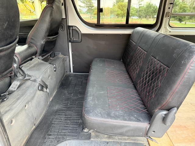 ハイエースバン ロングＤＸ　ＧＬパッケージ　４ＷＤ　ディーゼルターボ　ＡＴ　６人乗り　５ドア　キーレス　　電格ミラー　パワーヒート　ＴＶ　ＳＤナビ　バックカメラ　Ｂｌｕｅｔｏｏｔｈ　ＥＴＣ　アルミホイール　車検Ｒ８年５月　盗難防止装置　ＡＢＳ（70枚目）