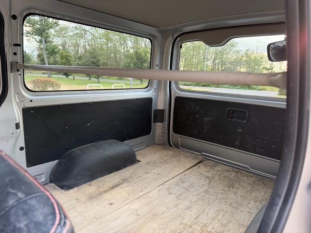 ハイエースバン ロングＤＸ　ＧＬパッケージ　４ＷＤ　ディーゼルターボ　ＡＴ　６人乗り　５ドア　キーレス　　電格ミラー　パワーヒート　ＴＶ　ＳＤナビ　バックカメラ　Ｂｌｕｅｔｏｏｔｈ　ＥＴＣ　アルミホイール　車検Ｒ８年５月　盗難防止装置　ＡＢＳ（71枚目）