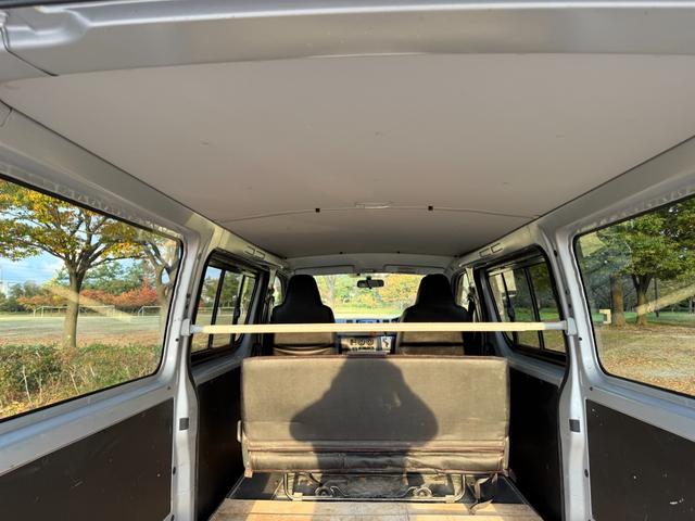 ハイエースバン ロングＤＸ　ＧＬパッケージ　４ＷＤ　ディーゼルターボ　ＡＴ　６人乗り　５ドア　キーレス　　電格ミラー　パワーヒート　ＴＶ　ＳＤナビ　バックカメラ　Ｂｌｕｅｔｏｏｔｈ　ＥＴＣ　アルミホイール　車検Ｒ８年５月　盗難防止装置　ＡＢＳ（75枚目）