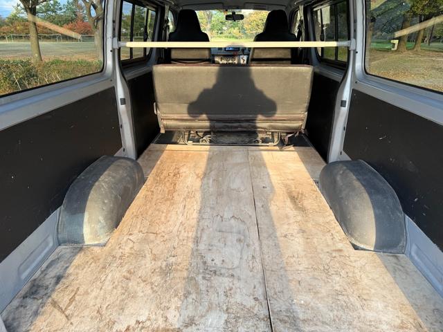ハイエースバン ロングＤＸ　ＧＬパッケージ　４ＷＤ　ディーゼルターボ　ＡＴ　６人乗り　５ドア　キーレス　　電格ミラー　パワーヒート　ＴＶ　ＳＤナビ　バックカメラ　Ｂｌｕｅｔｏｏｔｈ　ＥＴＣ　アルミホイール　車検Ｒ８年５月　盗難防止装置　ＡＢＳ（76枚目）