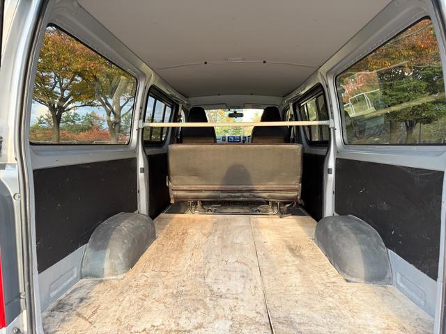 ハイエースバン ロングＤＸ　ＧＬパッケージ　４ＷＤ　ディーゼルターボ　ＡＴ　６人乗り　５ドア　キーレス　　電格ミラー　パワーヒート　ＴＶ　ＳＤナビ　バックカメラ　Ｂｌｕｅｔｏｏｔｈ　ＥＴＣ　アルミホイール　車検Ｒ８年５月　盗難防止装置　ＡＢＳ（77枚目）