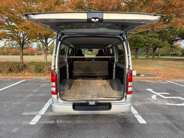 ハイエースバン ロングＤＸ　ＧＬパッケージ　４ＷＤ　ディーゼルターボ　ＡＴ　６人乗り　５ドア　キーレス　　電格ミラー　パワーヒート　ＴＶ　ＳＤナビ　バックカメラ　Ｂｌｕｅｔｏｏｔｈ　ＥＴＣ　アルミホイール　車検Ｒ８年５月　盗難防止装置　ＡＢＳ（78枚目）