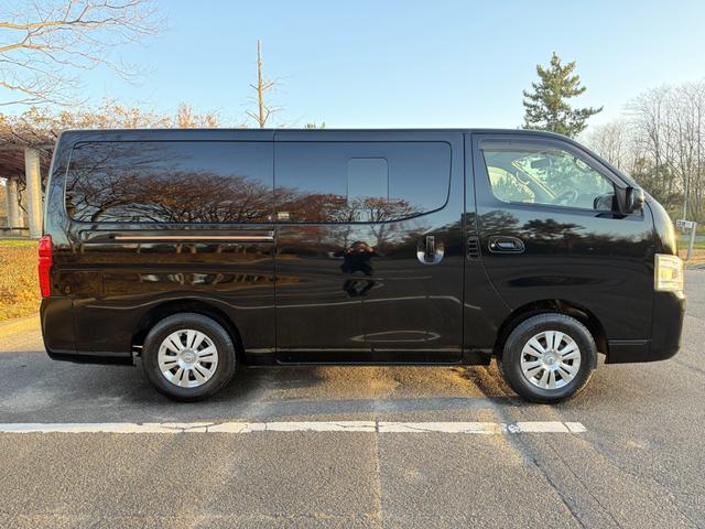 NV350キャラバンバン ロングプレミアムGXターボ 切替4WD ディーゼルターボ 5ドア 5人乗り オートマ フォグ オートクローザー 電動格納ミラー キーレス スマートキー プッシュスタート Wエアコン ETC TV CD・DVD Bluetooth(14枚目)