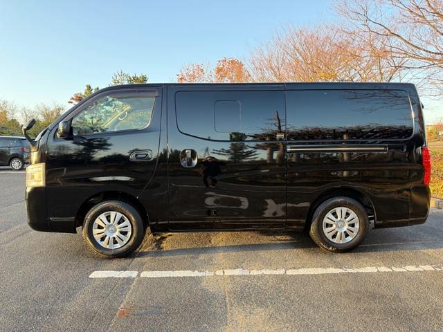 NV350キャラバンバン ロングプレミアムGXターボ 切替4WD ディーゼルターボ 5ドア 5人乗り オートマ フォグ オートクローザー 電動格納ミラー キーレス スマートキー プッシュスタート Wエアコン ETC TV CD・DVD Bluetooth(15枚目)