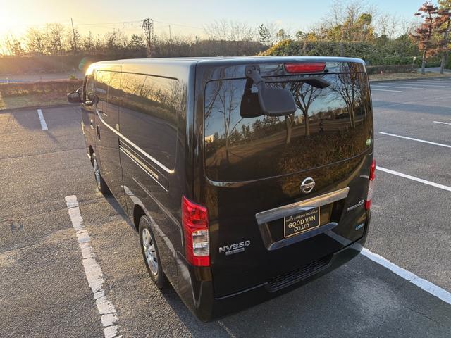 NV350キャラバンバン ロングプレミアムGXターボ 切替4WD ディーゼルターボ 5ドア 5人乗り オートマ フォグ オートクローザー 電動格納ミラー キーレス スマートキー プッシュスタート Wエアコン ETC TV CD・DVD Bluetooth(17枚目)