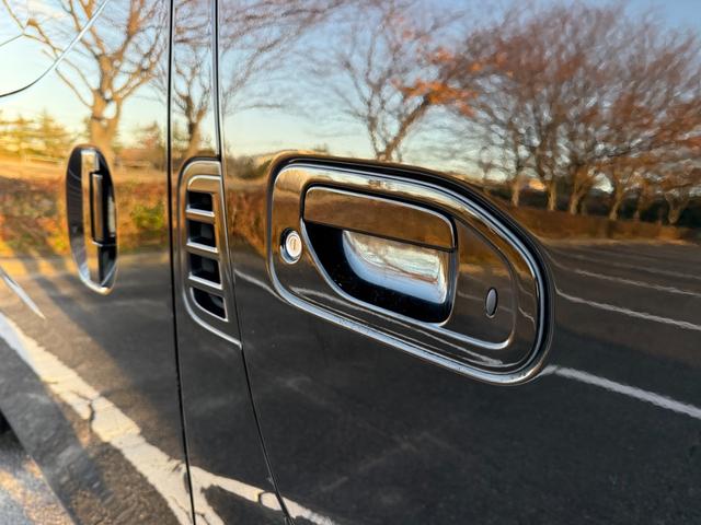 NV350キャラバンバン ロングプレミアムGXターボ 切替4WD ディーゼルターボ 5ドア 5人乗り オートマ フォグ オートクローザー 電動格納ミラー キーレス スマートキー プッシュスタート Wエアコン ETC TV CD・DVD Bluetooth(27枚目)