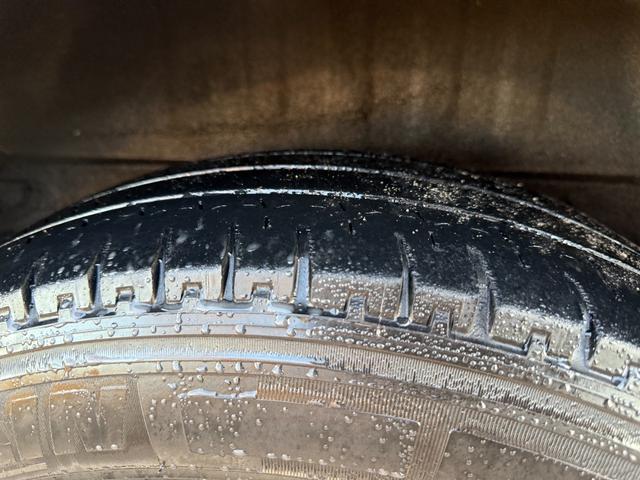 NV350キャラバンバン ロングプレミアムGXターボ 切替4WD ディーゼルターボ 5ドア 5人乗り オートマ フォグ オートクローザー 電動格納ミラー キーレス スマートキー プッシュスタート Wエアコン ETC TV CD・DVD Bluetooth(37枚目)