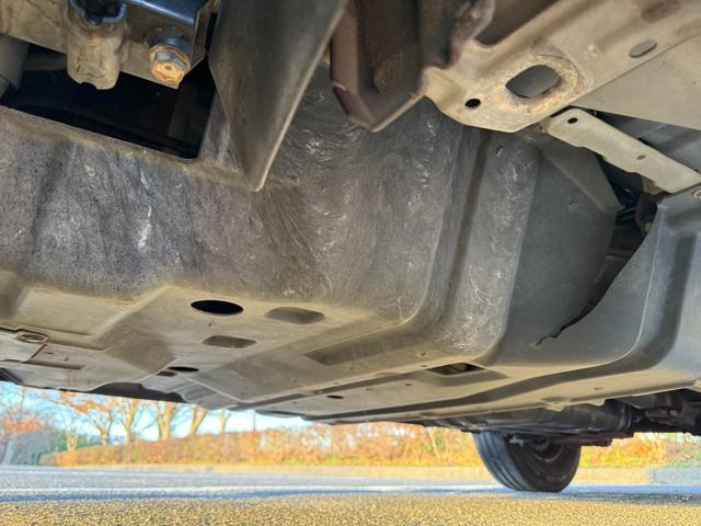 NV350キャラバンバン ロングプレミアムGXターボ 切替4WD ディーゼルターボ 5ドア 5人乗り オートマ フォグ オートクローザー 電動格納ミラー キーレス スマートキー プッシュスタート Wエアコン ETC TV CD・DVD Bluetooth(39枚目)