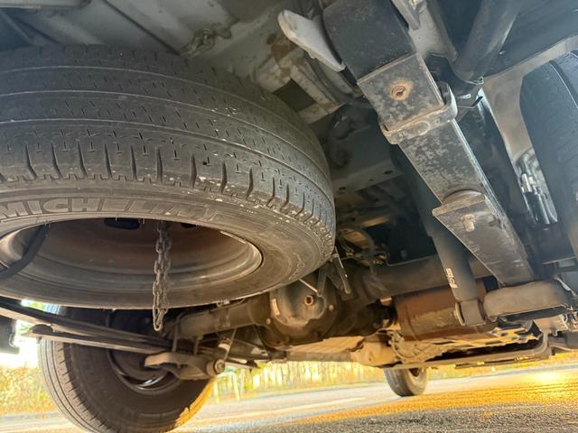 NV350キャラバンバン ロングプレミアムGXターボ 切替4WD ディーゼルターボ 5ドア 5人乗り オートマ フォグ オートクローザー 電動格納ミラー キーレス スマートキー プッシュスタート Wエアコン ETC TV CD・DVD Bluetooth(40枚目)