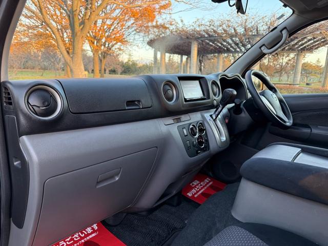 NV350キャラバンバン ロングプレミアムGXターボ 切替4WD ディーゼルターボ 5ドア 5人乗り オートマ フォグ オートクローザー 電動格納ミラー キーレス スマートキー プッシュスタート Wエアコン ETC TV CD・DVD Bluetooth(46枚目)