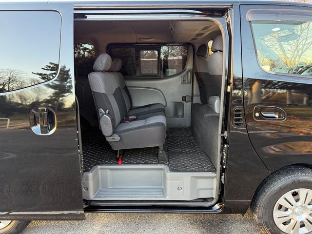 NV350キャラバンバン ロングプレミアムGXターボ 切替4WD ディーゼルターボ 5ドア 5人乗り オートマ フォグ オートクローザー 電動格納ミラー キーレス スマートキー プッシュスタート Wエアコン ETC TV CD・DVD Bluetooth(65枚目)