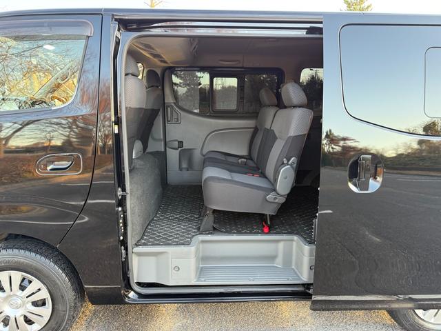 NV350キャラバンバン ロングプレミアムGXターボ 切替4WD ディーゼルターボ 5ドア 5人乗り オートマ フォグ オートクローザー 電動格納ミラー キーレス スマートキー プッシュスタート Wエアコン ETC TV CD・DVD Bluetooth(70枚目)