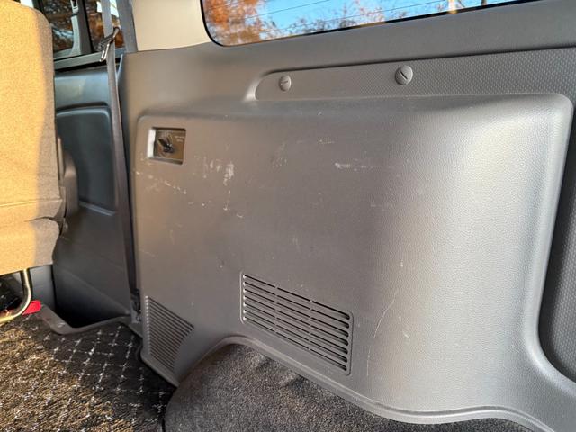 NV350キャラバンバン ロングプレミアムGXターボ 切替4WD ディーゼルターボ 5ドア 5人乗り オートマ フォグ オートクローザー 電動格納ミラー キーレス スマートキー プッシュスタート Wエアコン ETC TV CD・DVD Bluetooth(75枚目)