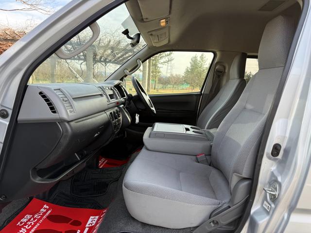 ハイエースバン ＤＸ　４ＷＤ　ディーゼルターボ　福祉車両　ハイルーフ　車椅子１基　リアリフト　サイドステップ　手すり　オートマ　１０人乗り　キーレス　パワースライドドア　パワーヒート　寒冷地仕様　Ｗエアコン　車検Ｒ８年５月（39枚目）