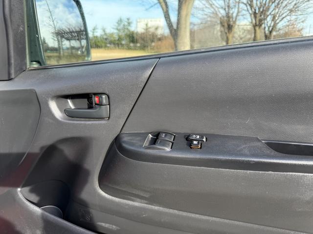 ハイエースバン ＤＸ　４ＷＤ　ディーゼルターボ　福祉車両　ハイルーフ　車椅子１基　リアリフト　サイドステップ　手すり　オートマ　１０人乗り　キーレス　パワースライドドア　パワーヒート　寒冷地仕様　Ｗエアコン　車検Ｒ８年５月（53枚目）