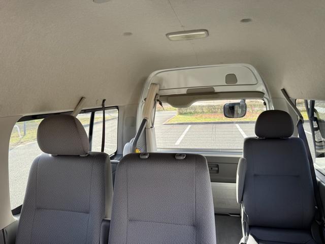 ハイエースバン ＤＸ　４ＷＤ　ディーゼルターボ　福祉車両　ハイルーフ　車椅子１基　リアリフト　サイドステップ　手すり　オートマ　１０人乗り　キーレス　パワースライドドア　パワーヒート　寒冷地仕様　Ｗエアコン　車検Ｒ８年５月（62枚目）