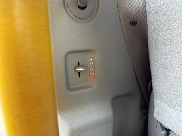 ハイエースバン ＤＸ　４ＷＤ　ディーゼルターボ　福祉車両　ハイルーフ　車椅子１基　リアリフト　サイドステップ　手すり　オートマ　１０人乗り　キーレス　パワースライドドア　パワーヒート　寒冷地仕様　Ｗエアコン　車検Ｒ８年５月（66枚目）