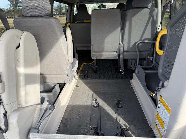 ハイエースバン ＤＸ　４ＷＤ　ディーゼルターボ　福祉車両　ハイルーフ　車椅子１基　リアリフト　サイドステップ　手すり　オートマ　１０人乗り　キーレス　パワースライドドア　パワーヒート　寒冷地仕様　Ｗエアコン　車検Ｒ８年５月（69枚目）