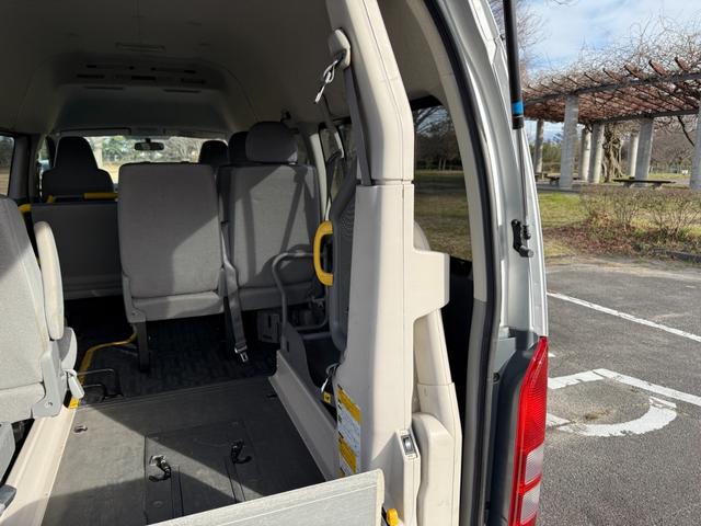 ハイエースバン ＤＸ　４ＷＤ　ディーゼルターボ　福祉車両　ハイルーフ　車椅子１基　リアリフト　サイドステップ　手すり　オートマ　１０人乗り　キーレス　パワースライドドア　パワーヒート　寒冷地仕様　Ｗエアコン　車検Ｒ８年５月（72枚目）