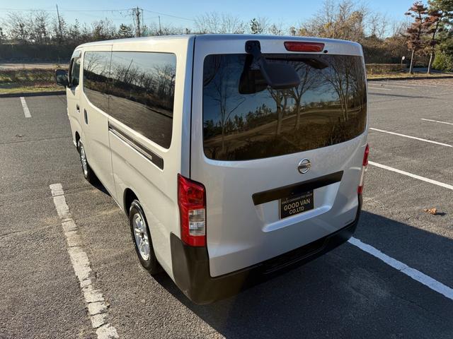 ＮＶ３５０キャラバンバン ロングＤＸターボ　切替４ＷＤ　ディーゼルターボ　オートマ　５ドア　６人乗り　フォグランプ　キーレスエントリー　ＥＴＣ　ヘッドライトレベライザー　純正ナビ　ＴＶ　バックカメラ　プライバシーガラス　関東仕入　ＡＢＳ　ＰＷ（19枚目）