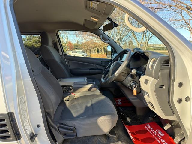 ＮＶ３５０キャラバンバン ロングＤＸターボ　切替４ＷＤ　ディーゼルターボ　オートマ　５ドア　６人乗り　フォグランプ　キーレスエントリー　ＥＴＣ　ヘッドライトレベライザー　純正ナビ　ＴＶ　バックカメラ　プライバシーガラス　関東仕入　ＡＢＳ　ＰＷ（42枚目）