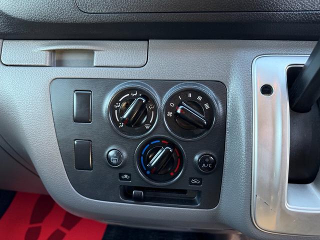 ＮＶ３５０キャラバンバン ロングＤＸターボ　切替４ＷＤ　ディーゼルターボ　オートマ　５ドア　６人乗り　フォグランプ　キーレスエントリー　ＥＴＣ　ヘッドライトレベライザー　純正ナビ　ＴＶ　バックカメラ　プライバシーガラス　関東仕入　ＡＢＳ　ＰＷ（54枚目）