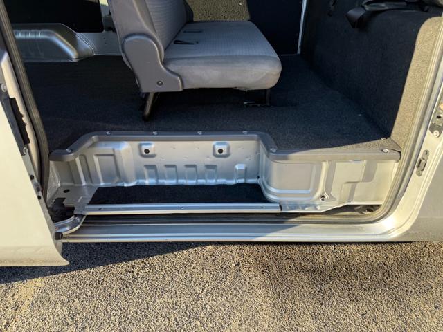ＮＶ３５０キャラバンバン ロングＤＸターボ　切替４ＷＤ　ディーゼルターボ　オートマ　５ドア　６人乗り　フォグランプ　キーレスエントリー　ＥＴＣ　ヘッドライトレベライザー　純正ナビ　ＴＶ　バックカメラ　プライバシーガラス　関東仕入　ＡＢＳ　ＰＷ（64枚目）