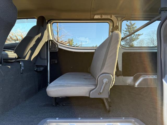 ＮＶ３５０キャラバンバン ロングＤＸターボ　切替４ＷＤ　ディーゼルターボ　オートマ　５ドア　６人乗り　フォグランプ　キーレスエントリー　ＥＴＣ　ヘッドライトレベライザー　純正ナビ　ＴＶ　バックカメラ　プライバシーガラス　関東仕入　ＡＢＳ　ＰＷ（70枚目）