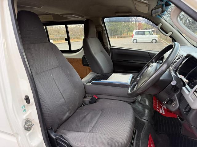 ハイエースバン 4WD ディーゼルターボ 9人乗り オートマ スライドドア 3列シート ETC キーレス ナビ TV Bluetooth リアヒーター・クーラー 車検R8年6月 タイベル交換歴有 パワステ PW(44枚目)