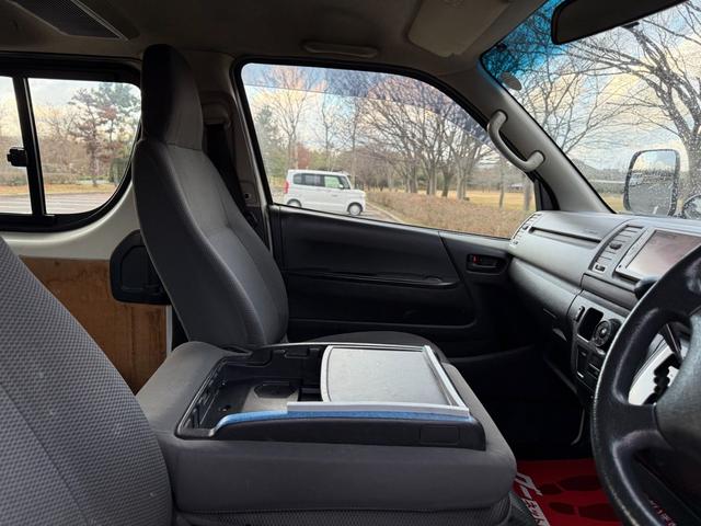 ハイエースバン 4WD ディーゼルターボ 9人乗り オートマ スライドドア 3列シート ETC キーレス ナビ TV Bluetooth リアヒーター・クーラー 車検R8年6月 タイベル交換歴有 パワステ PW(45枚目)