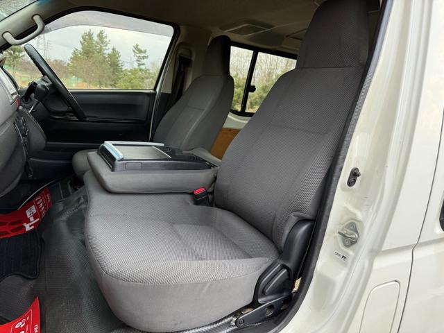 ハイエースバン 4WD ディーゼルターボ 9人乗り オートマ スライドドア 3列シート ETC キーレス ナビ TV Bluetooth リアヒーター・クーラー 車検R8年6月 タイベル交換歴有 パワステ PW(47枚目)