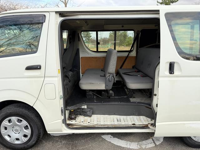 ハイエースバン 4WD ディーゼルターボ 9人乗り オートマ スライドドア 3列シート ETC キーレス ナビ TV Bluetooth リアヒーター・クーラー 車検R8年6月 タイベル交換歴有 パワステ PW(64枚目)