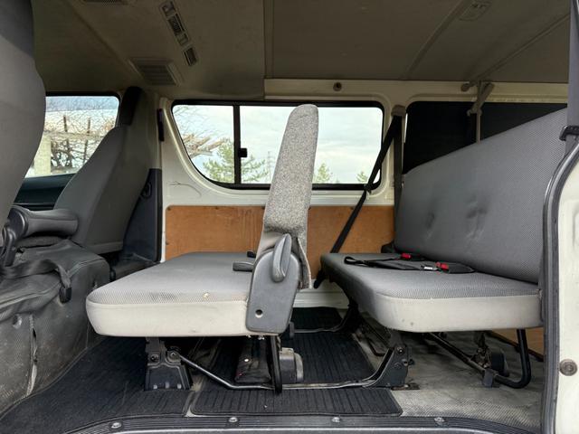 ハイエースバン 4WD ディーゼルターボ 9人乗り オートマ スライドドア 3列シート ETC キーレス ナビ TV Bluetooth リアヒーター・クーラー 車検R8年6月 タイベル交換歴有 パワステ PW(66枚目)