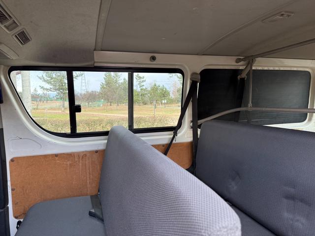 ハイエースバン 4WD ディーゼルターボ 9人乗り オートマ スライドドア 3列シート ETC キーレス ナビ TV Bluetooth リアヒーター・クーラー 車検R8年6月 タイベル交換歴有 パワステ PW(69枚目)