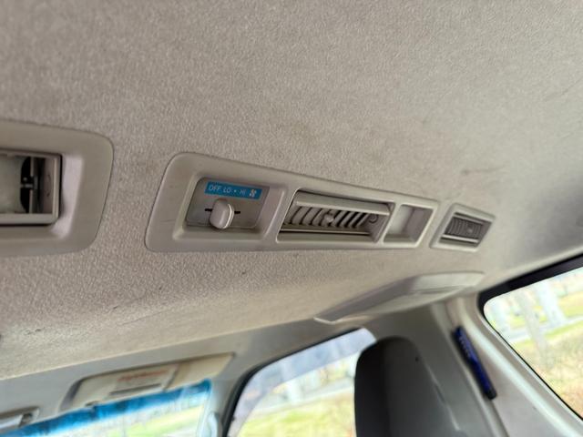 ハイエースバン 4WD ディーゼルターボ 9人乗り オートマ スライドドア 3列シート ETC キーレス ナビ TV Bluetooth リアヒーター・クーラー 車検R8年6月 タイベル交換歴有 パワステ PW(72枚目)