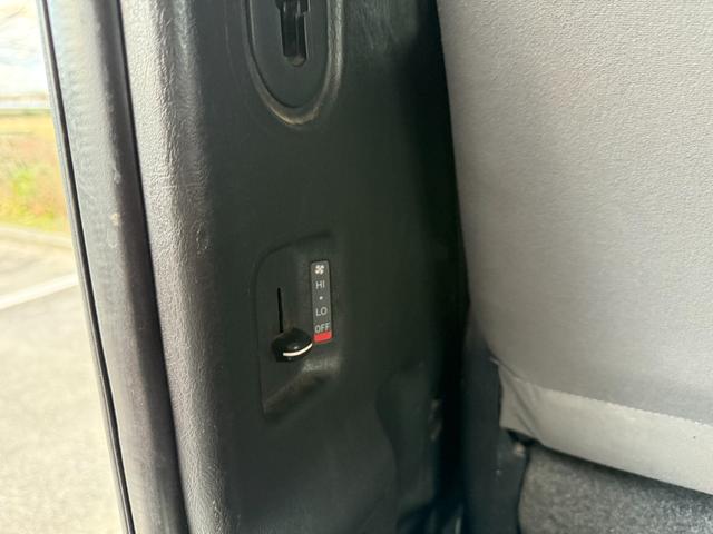 ハイエースバン 4WD ディーゼルターボ 9人乗り オートマ スライドドア 3列シート ETC キーレス ナビ TV Bluetooth リアヒーター・クーラー 車検R8年6月 タイベル交換歴有 パワステ PW(73枚目)