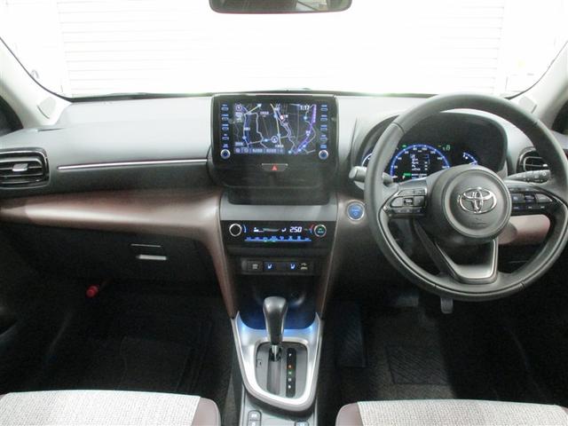 ヤリスクロス ハイブリッドＺ　メモリーナビ　ＤＶＤ再生　ミュージックプレイヤー接続可　バックカメラ　衝突被害軽減システム　ＥＴＣ　ＬＥＤヘッドランプ　ワンオーナー　記録簿　アイドリングストップ（2枚目）