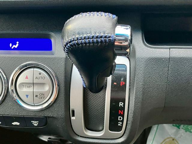 ライフ ディーバスマートスタイル　検２年　テレビ　バックカメラ　スマートキー　オートエアコン　ミラーヒーター　盗難防止システム　ＨＩＤヘッドライト　アームレスト　ＣＤ　ＤＶＤ（21枚目）