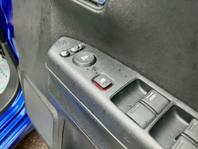 ライフ ディーバスマートスタイル　検２年　テレビ　バックカメラ　スマートキー　オートエアコン　ミラーヒーター　盗難防止システム　ＨＩＤヘッドライト　アームレスト　ＣＤ　ＤＶＤ（47枚目）