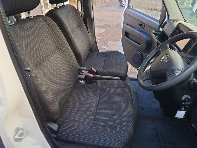 ハイゼットカーゴ クルーズSAIII パートタイム4WD アイドルストップ キ-レス 電動格納式ドアミラー ナビ バックアイカメラ ETC車載器 エアバック ABS 横滑り防止 デュアルエアバッグ マニュアルエアコン(9枚目)