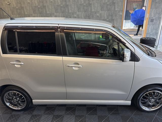 ＡＺワゴン 　４ＷＤ　ターボ　パドルシフト　ＥＴＣ　ナビ　運転席シートヒーター（4枚目）