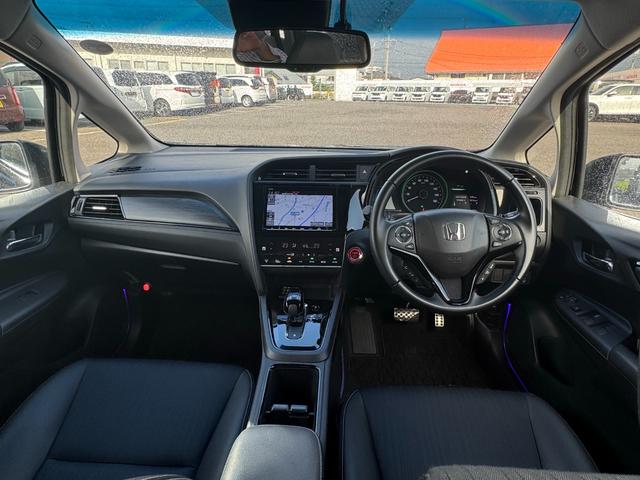 シャトル ハイブリッドＺ　ホンダセンシング　シャトルハイブリッド４ＷＤ　ナビ　ＥＴＣ　ドラレコ　６万キロ（13枚目）