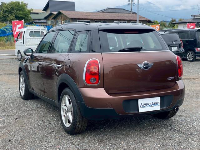 ＭＩＮＩ クーパー　クロスオーバー　ポータブルナビ　プッシュスタート　ＥＴＣ　純正アルミホイール　ＨＩＤ　オートエアコン（2枚目）