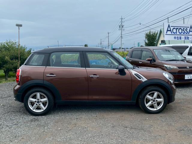 ＭＩＮＩ クーパー　クロスオーバー　ポータブルナビ　プッシュスタート　ＥＴＣ　純正アルミホイール　ＨＩＤ　オートエアコン（3枚目）