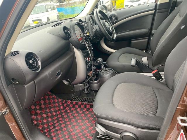 ＭＩＮＩ クーパー　クロスオーバー　ポータブルナビ　プッシュスタート　ＥＴＣ　純正アルミホイール　ＨＩＤ　オートエアコン（9枚目）